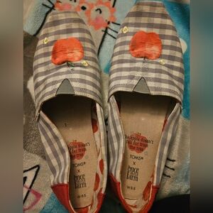TOMS x Once Upon a Farm Gingham Apple Flats Womens 8.5 Teacher